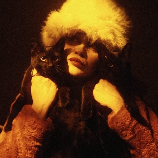 Anna Moor na snimanju spota Insula